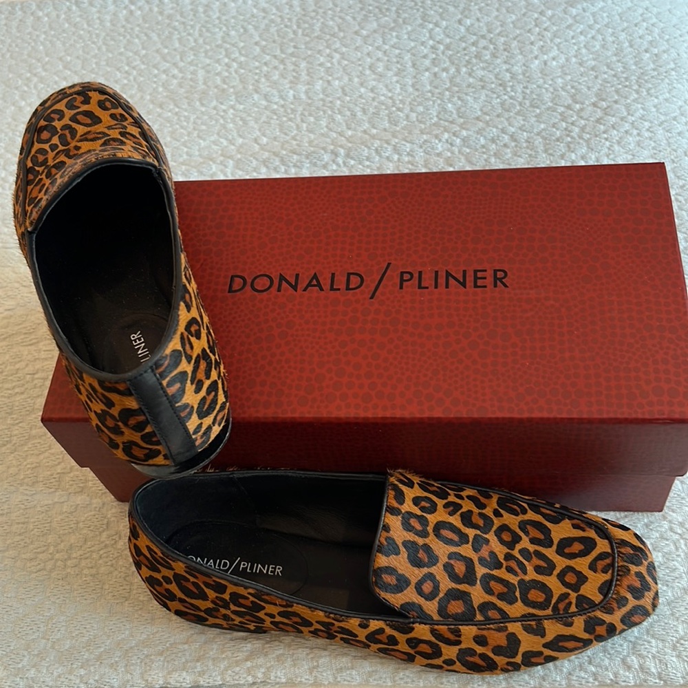EUC Size 7.5 M Donald Pliner Leopard Heddy Shoes